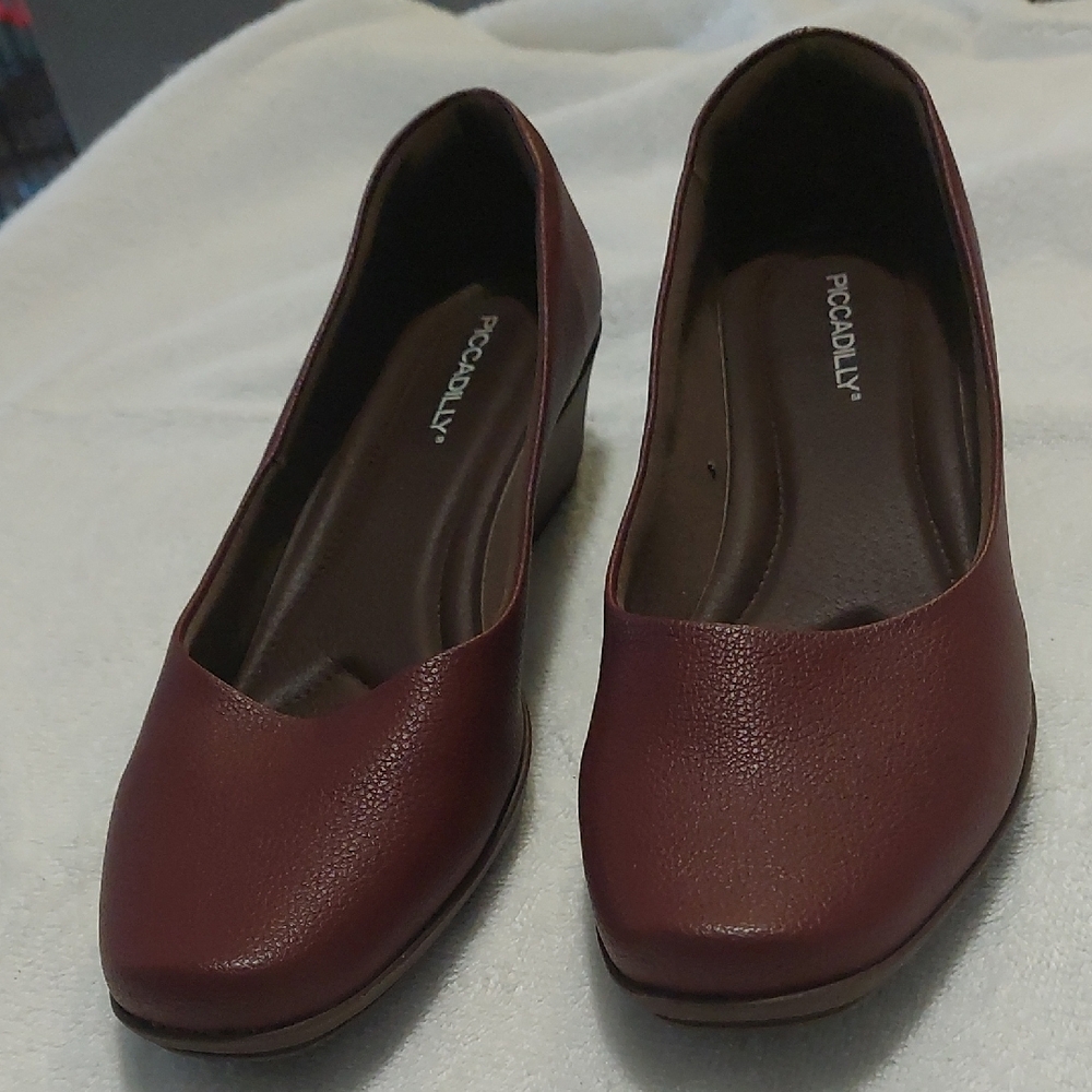 Women's Burgundy Size 10 Flats